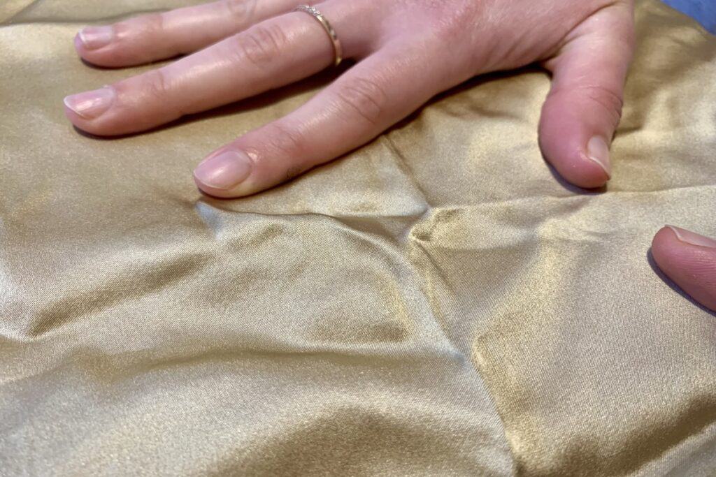 hand technique for silk wrinkles