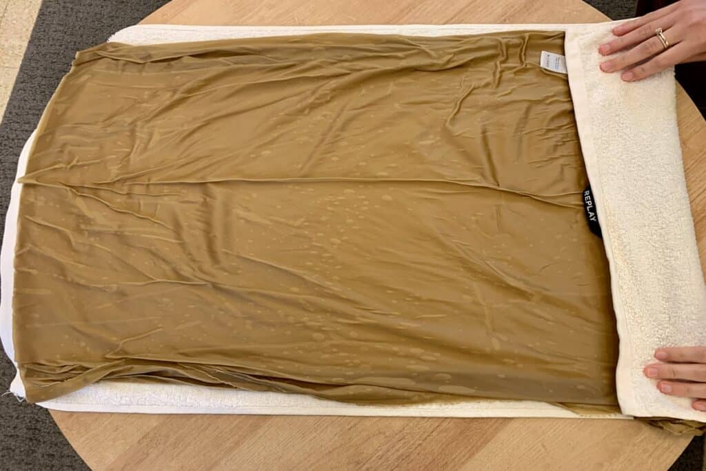moisture absorbent towel for beige silk
